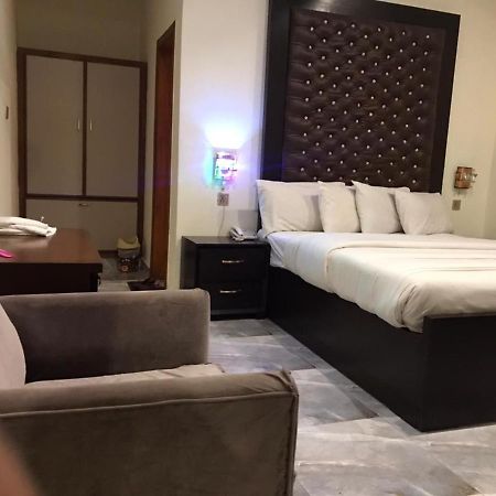 Hotel S.R. Lounge Multan Dış mekan fotoğraf