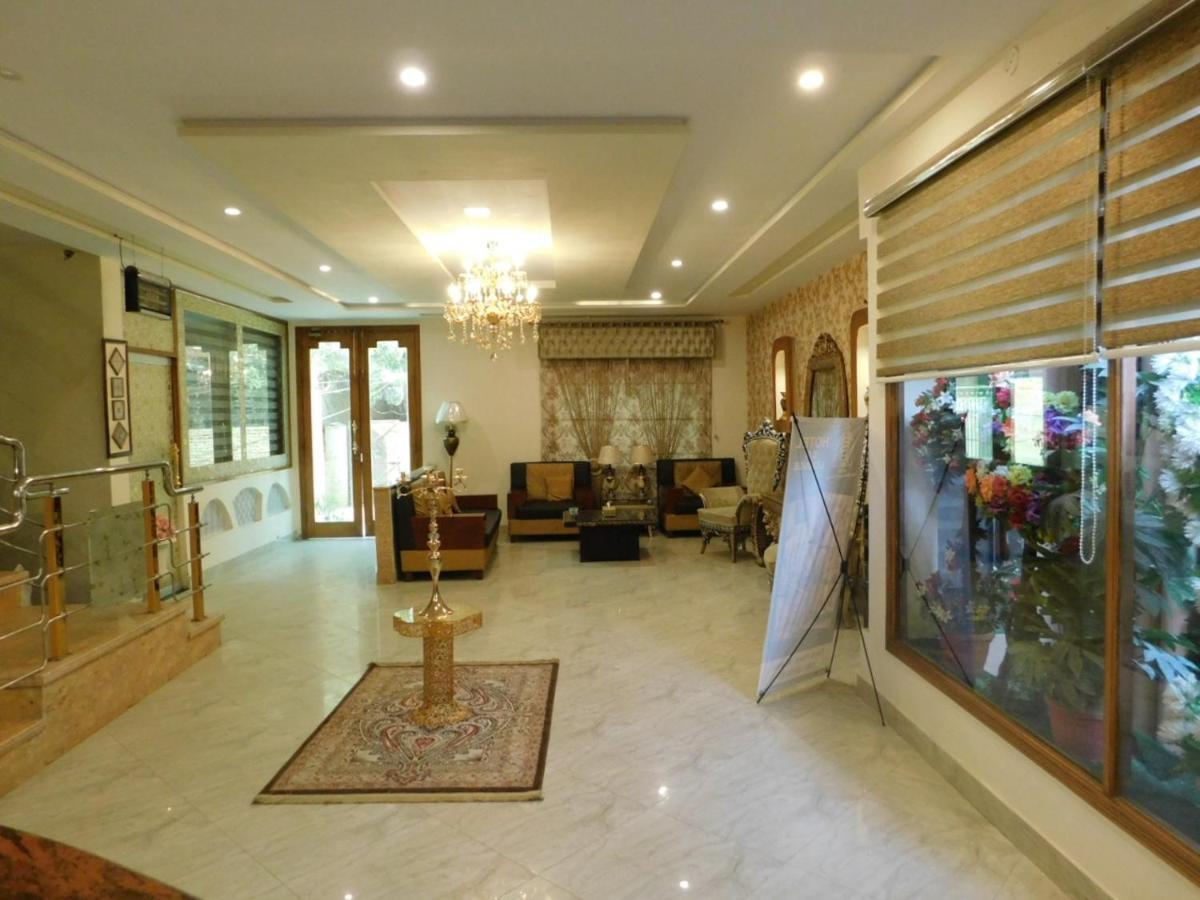 Hotel S.R. Lounge Multan Dış mekan fotoğraf