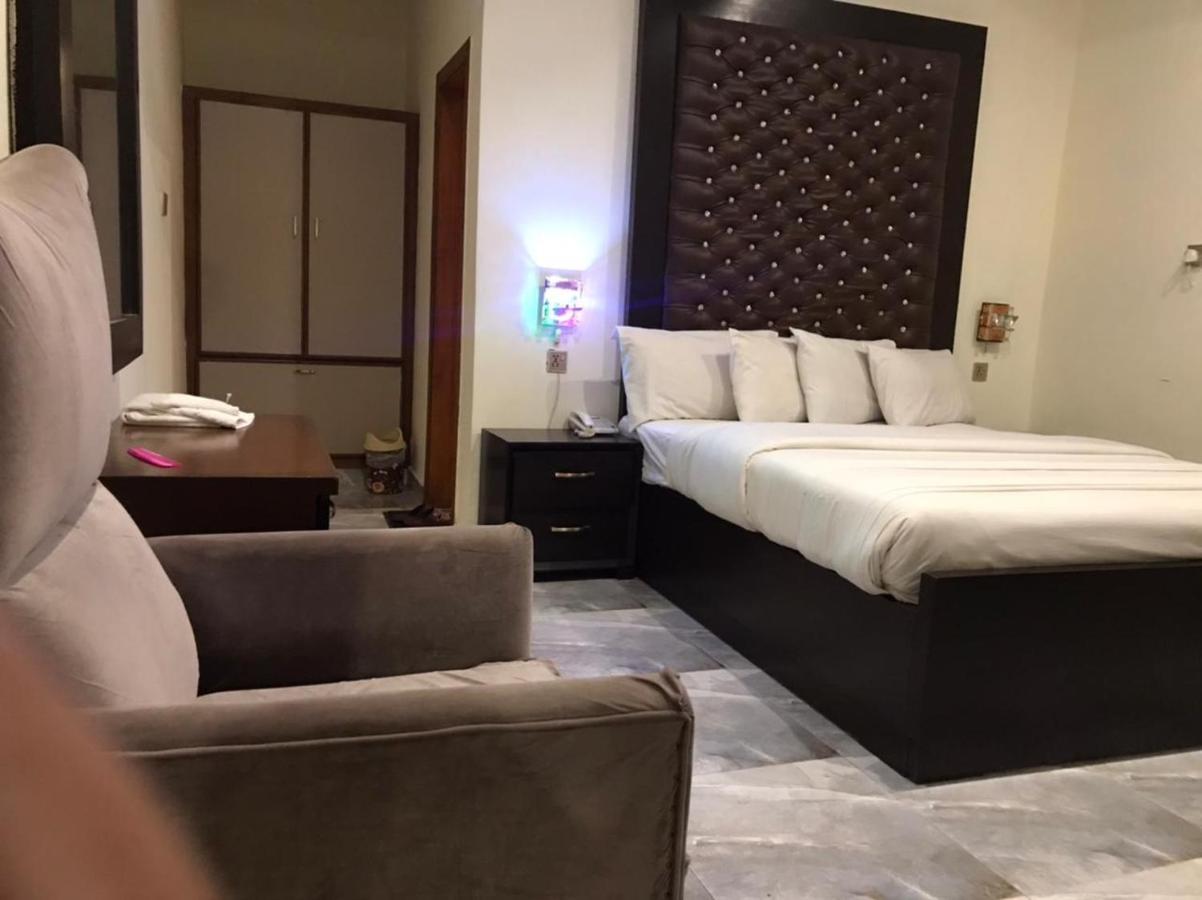 Hotel S.R. Lounge Multan Dış mekan fotoğraf