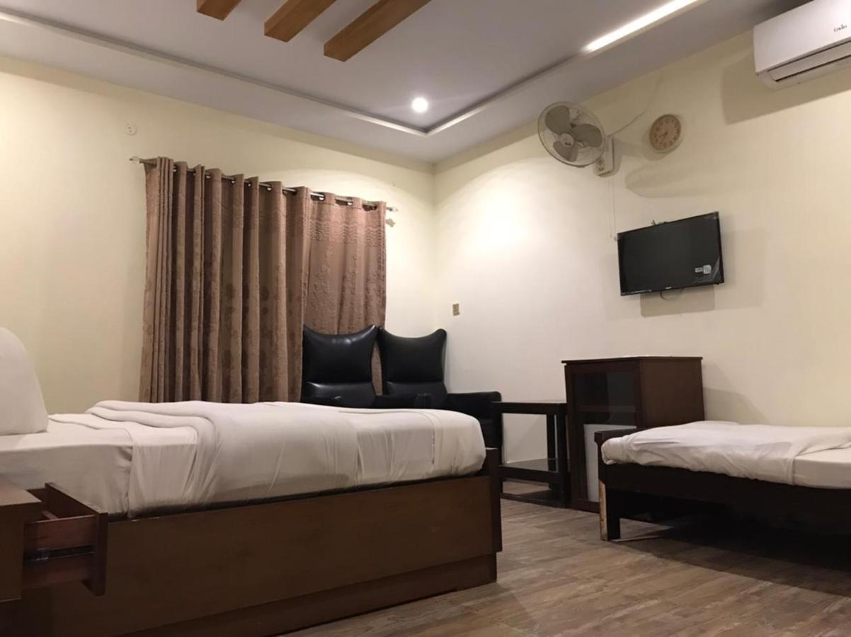 Hotel S.R. Lounge Multan Dış mekan fotoğraf