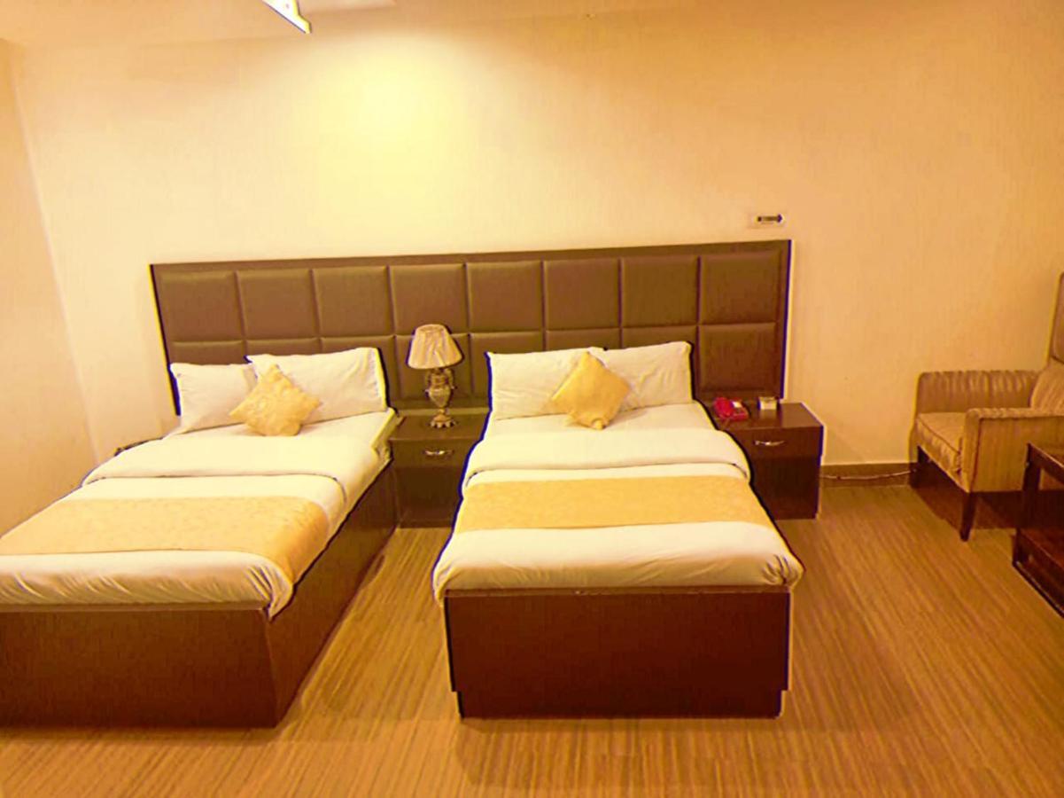 Hotel S.R. Lounge Multan Dış mekan fotoğraf