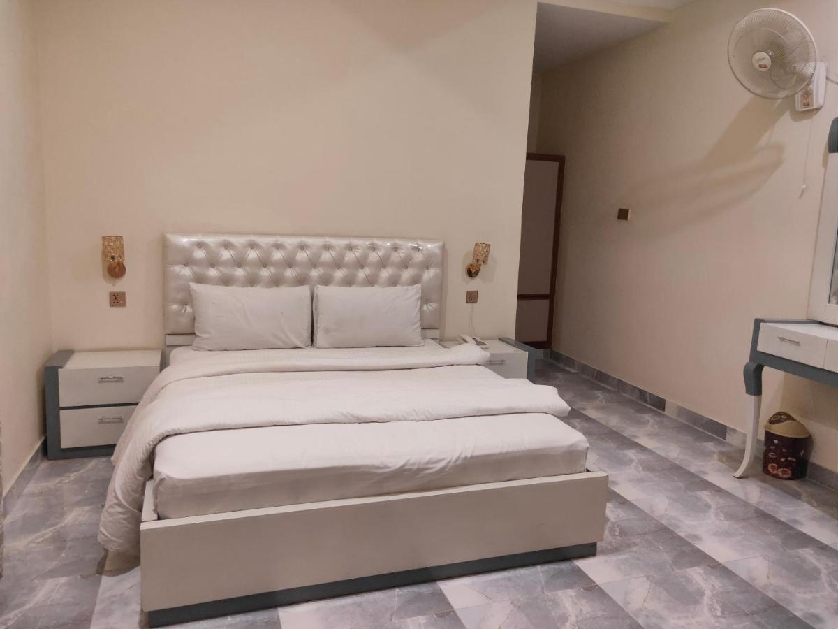Hotel S.R. Lounge Multan Dış mekan fotoğraf