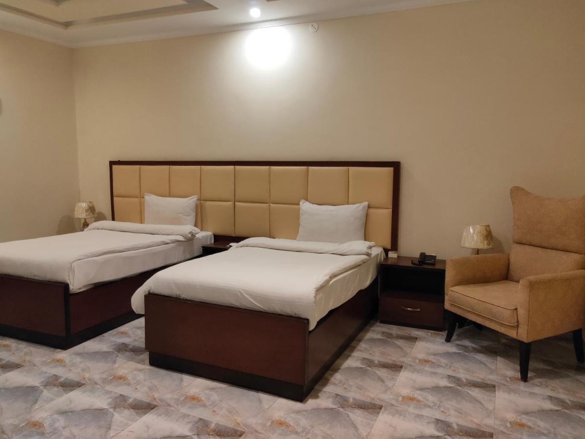 Hotel S.R. Lounge Multan Dış mekan fotoğraf
