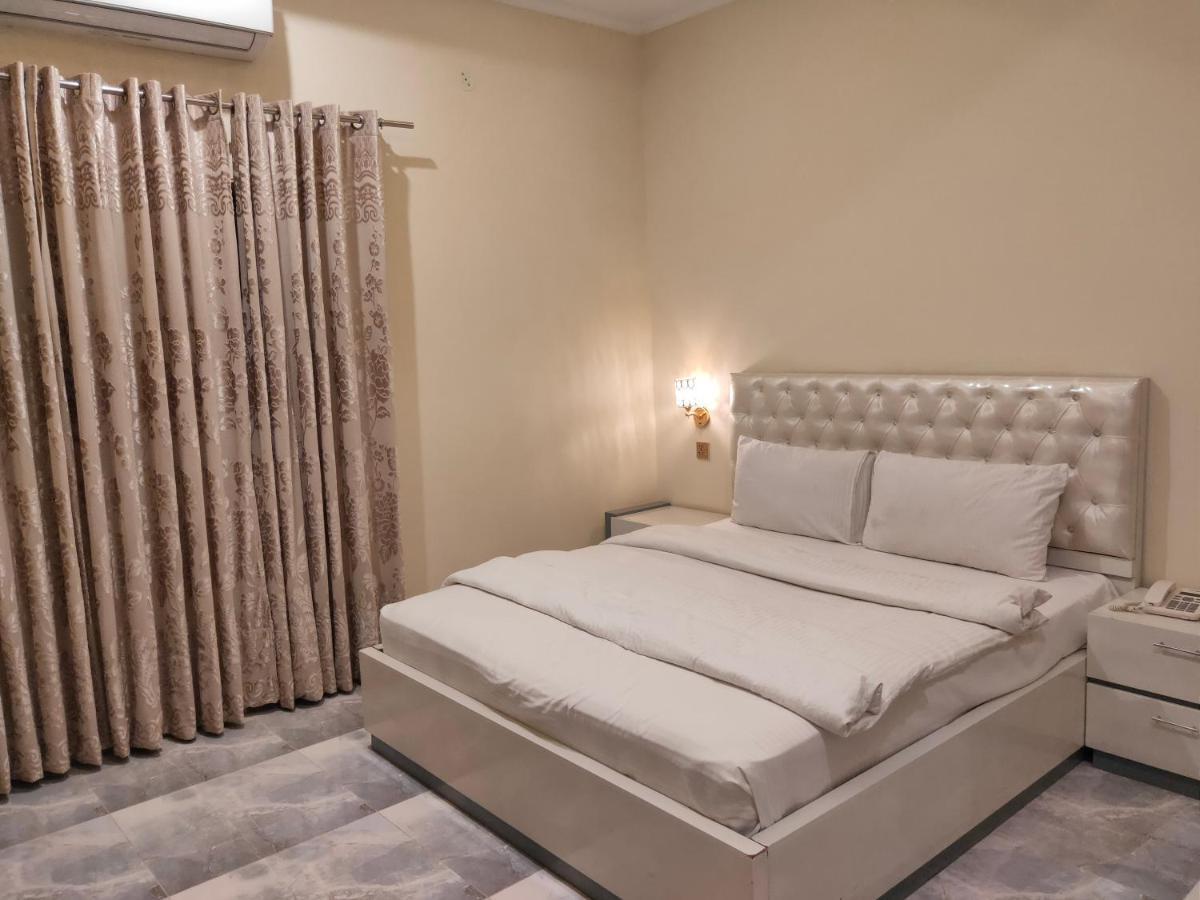 Hotel S.R. Lounge Multan Dış mekan fotoğraf