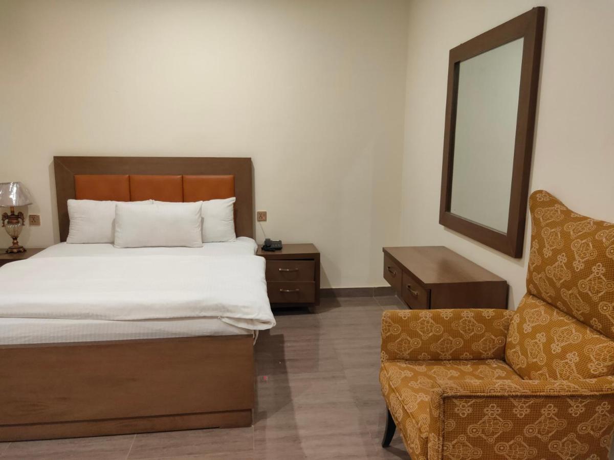 Hotel S.R. Lounge Multan Dış mekan fotoğraf