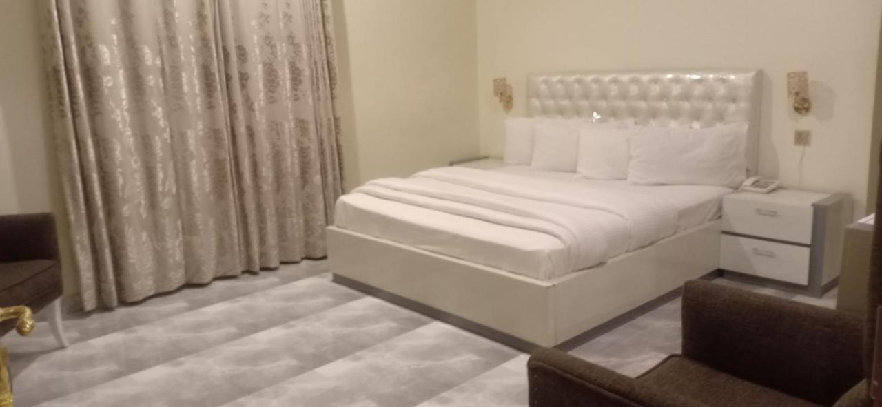Hotel S.R. Lounge Multan Dış mekan fotoğraf