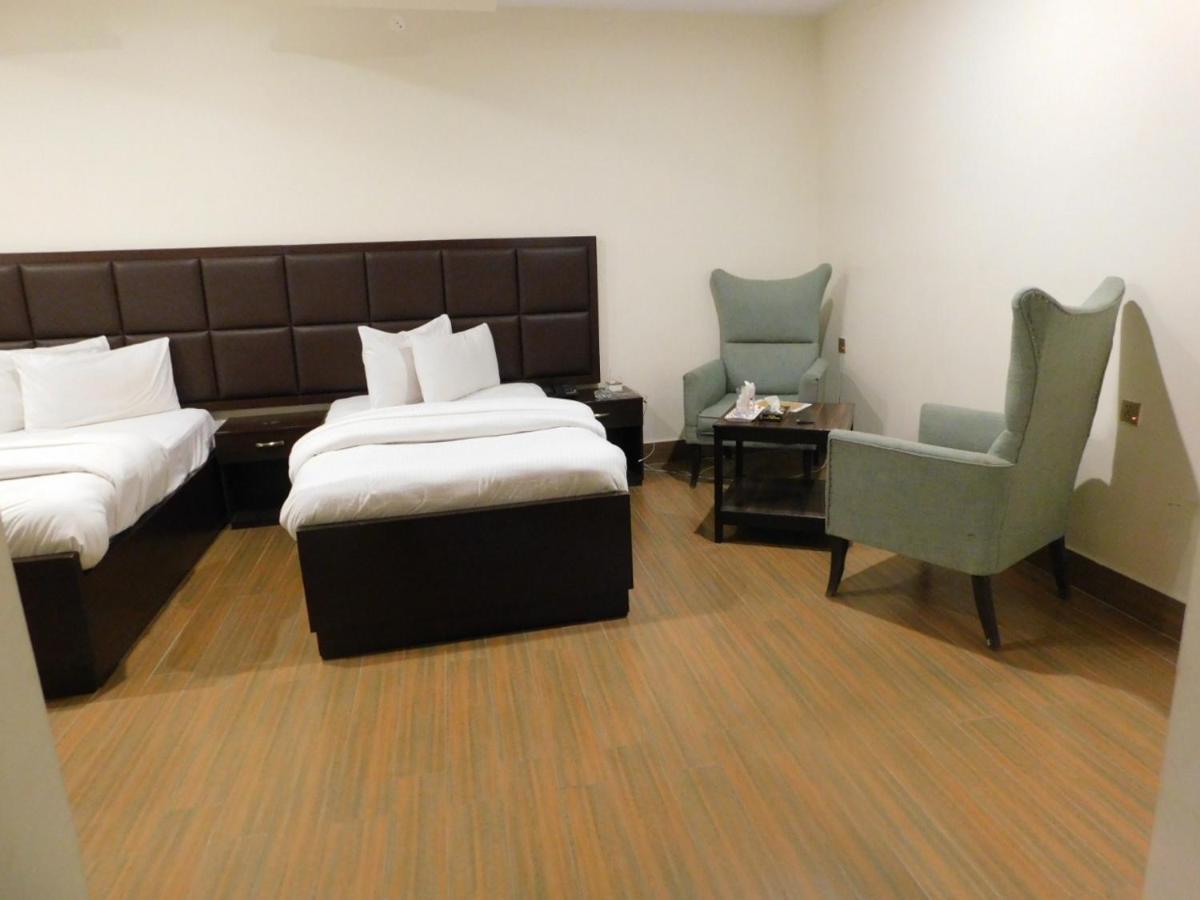Hotel S.R. Lounge Multan Dış mekan fotoğraf