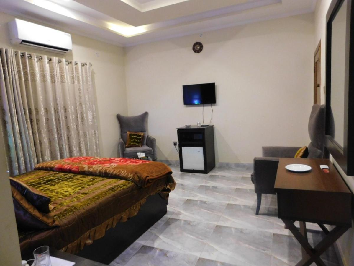 Hotel S.R. Lounge Multan Dış mekan fotoğraf