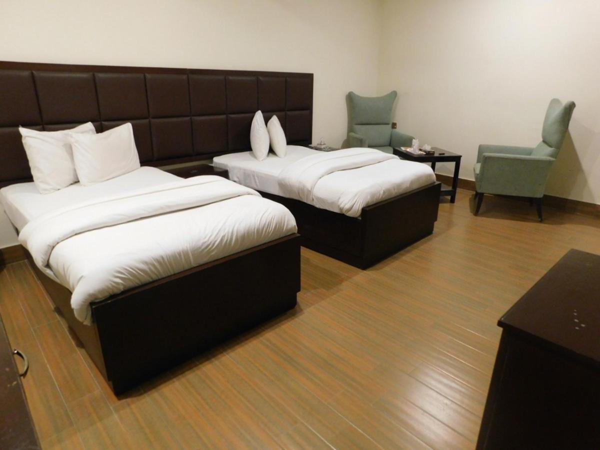 Hotel S.R. Lounge Multan Dış mekan fotoğraf